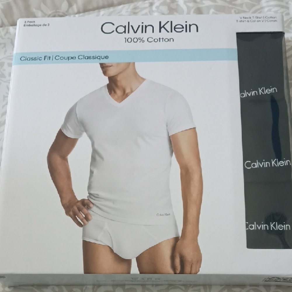 Calvin Klein Men's White and Black Undershirt Set